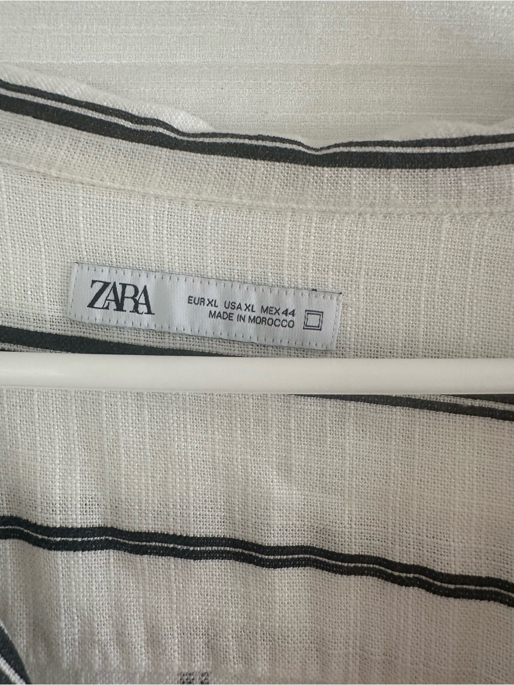 ZARA White Button-Up Shirt with Black Stripe Detail - Picture 2 of 3